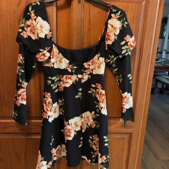 Likely Black w/floral print dress Size Jr OO - Picture 2 of 3